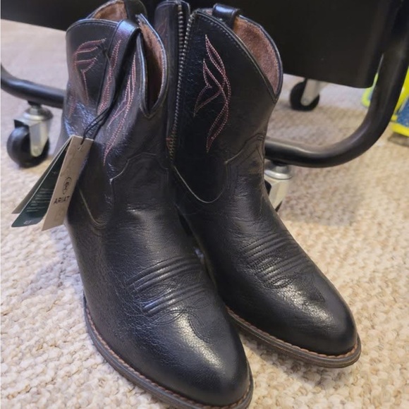 Ariat Boots 
Color : Brown
Size: 7B - Picture 1 of 1